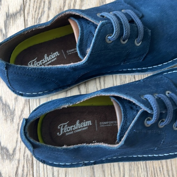 NWT suede shoes - Picture 2 of 4